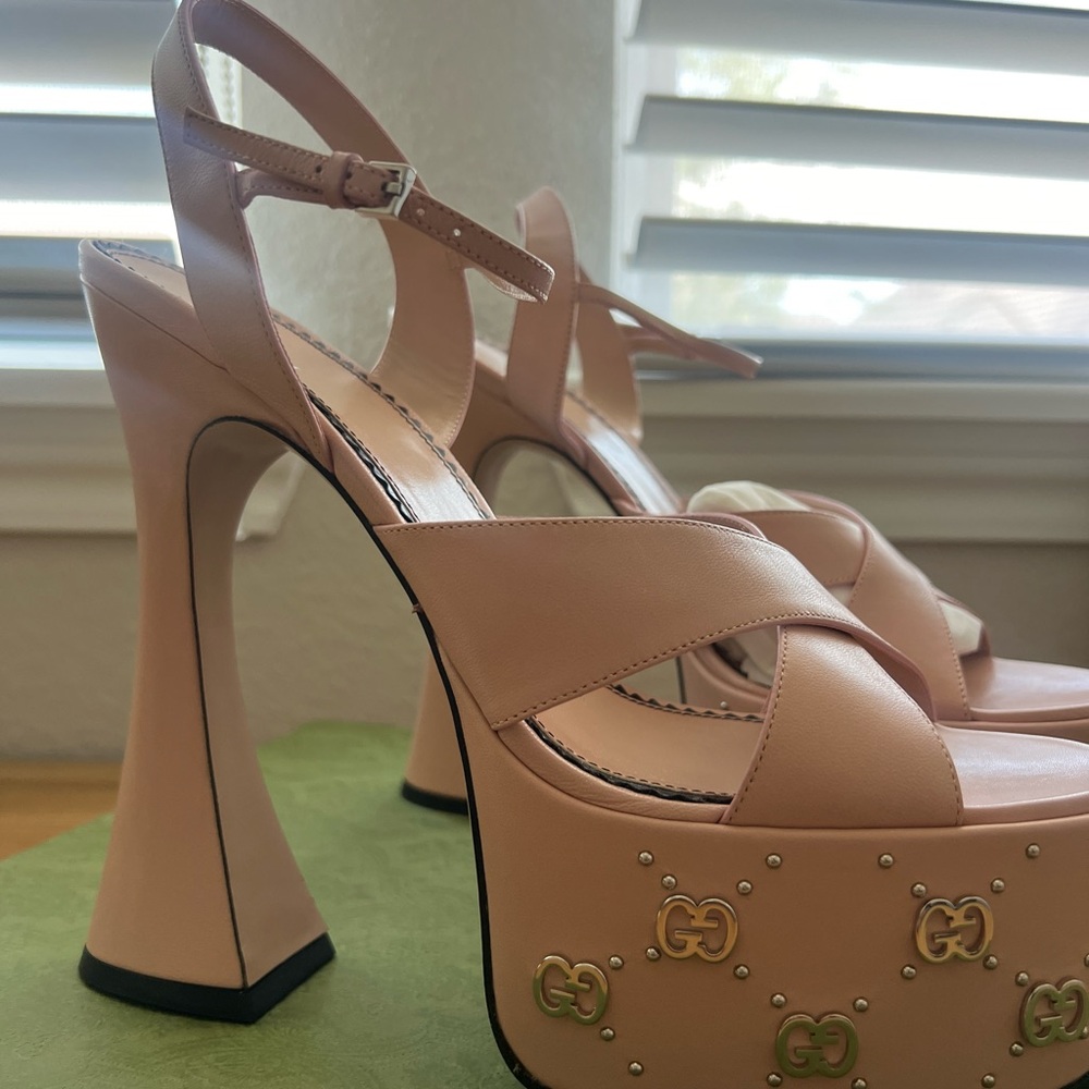 Gucci pink Sandals